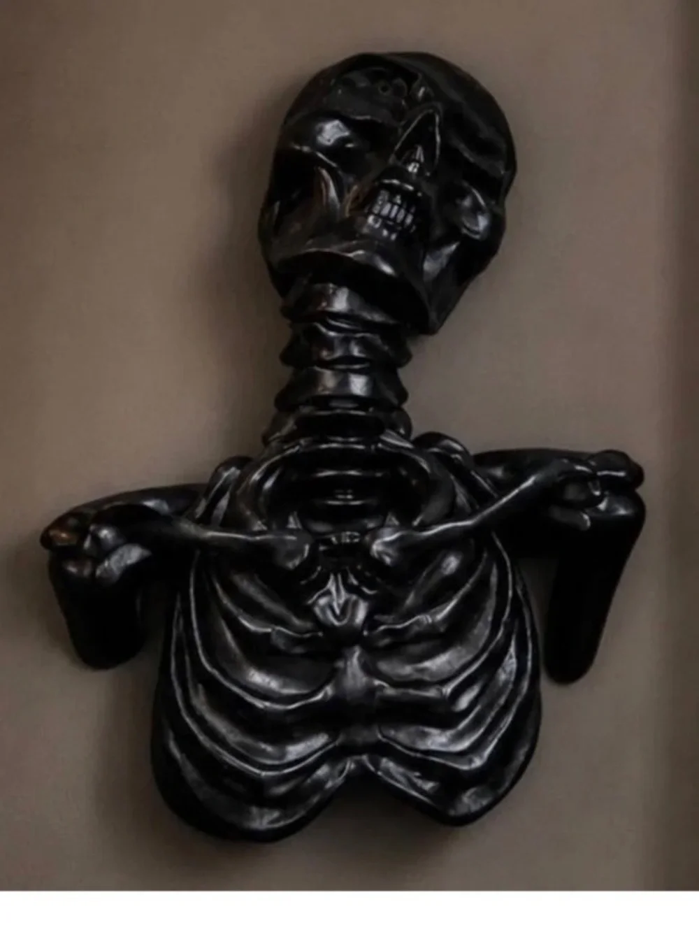 VIRAL Christian Siriano Gothic Skull Wall Hanging Decor Halloween Black